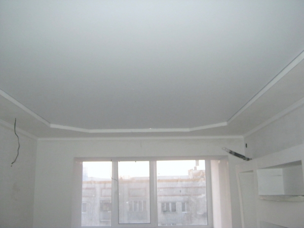Белый матовый потолок в стиле LOFT