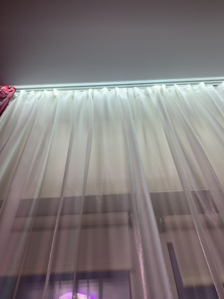 Натяжной потолок с нишей под карниз